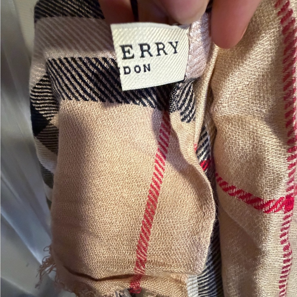 Classic tan & black plaid Burberry Scarf. Never worn! NEW! Very large in size! - Picture 11 of 15